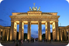 350px-Brandenburger_Tor_abends